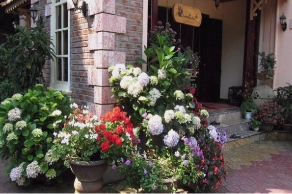 Du khách đang chuẩn bị bữa sáng tại bếp của Bed and Breakfast
