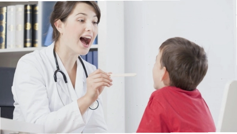 Đưa trẻ em bị hóc xương cá đến gặp bác sĩ