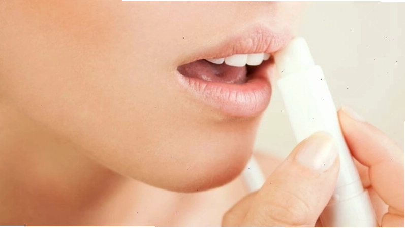Dưỡng ẩm môi hàng ngày có thể phòng ngừa bệnh chốc mép