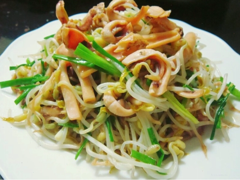 Giá đỗ giàu Vitamin E tốt cho da và nhiều cơ quan trong cơ thể nam giới