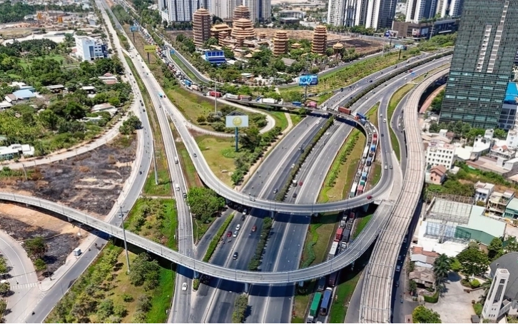 Giao lộ không có đèn tín hiệu, đòi hỏi người lái xe phải tự nhường nhịn
