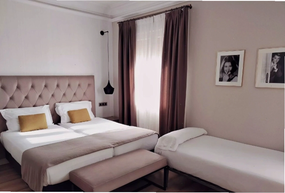 Hình ảnh minh họa một chiếc extra bed được đặt trong phòng khách sạn