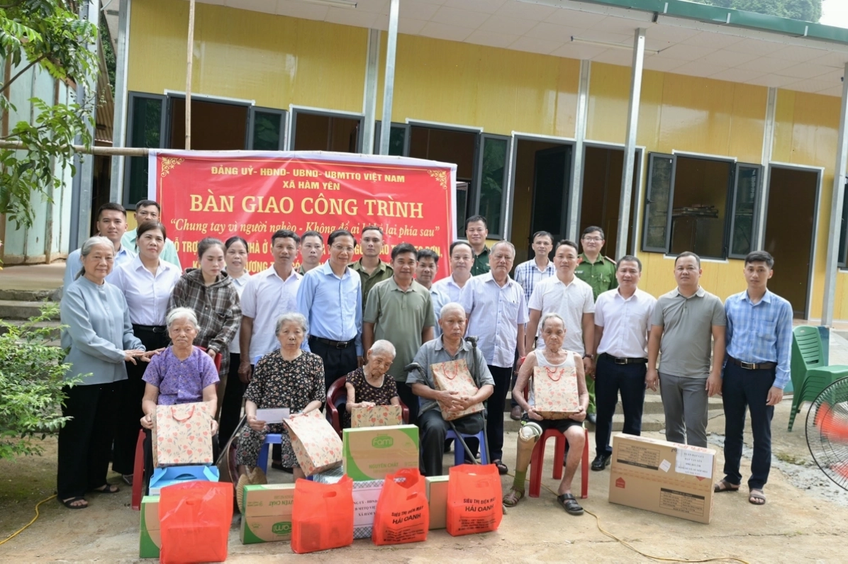 Hình ảnh người dân tham gia hoạt động cộng đồng, có thể liên tưởng đến tinh thần trò chơi dân gian