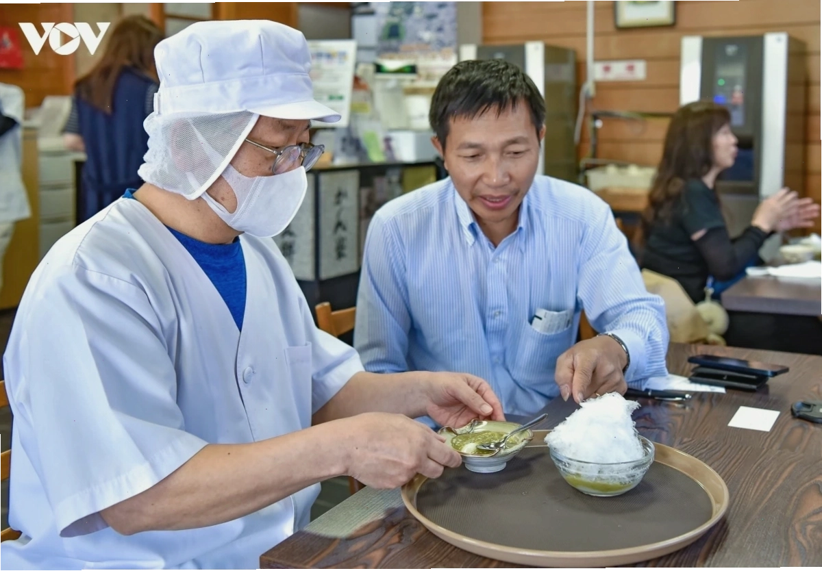 Hình ảnh về khu vực Den Sakai, Nhật Bản, gợi cảm giác về sự phát triển và đổi mới