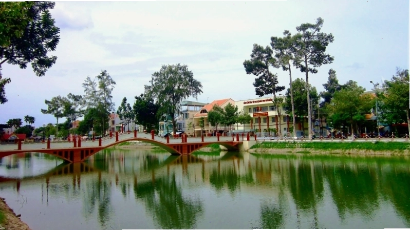 Hồ Nguyễn Du Long Xuyên, không gian xanh mát
