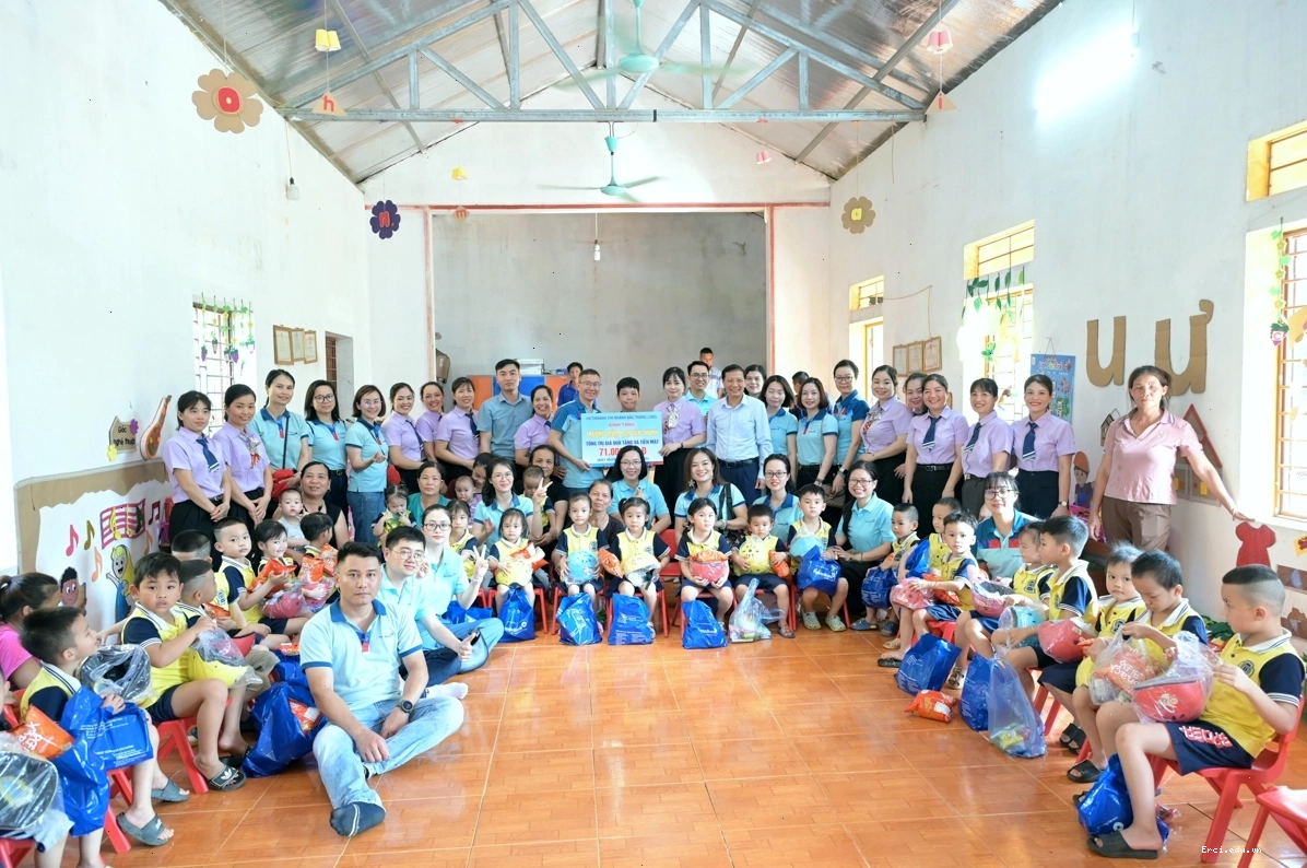 Hoạt động ý nghĩa tại trường mầm non, có thể liên tưởng đến việc tổ chức trò chơi dân gian