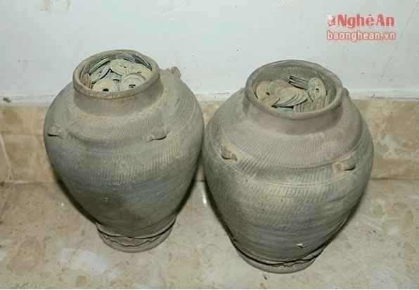 Hũ đựng tiền cổ