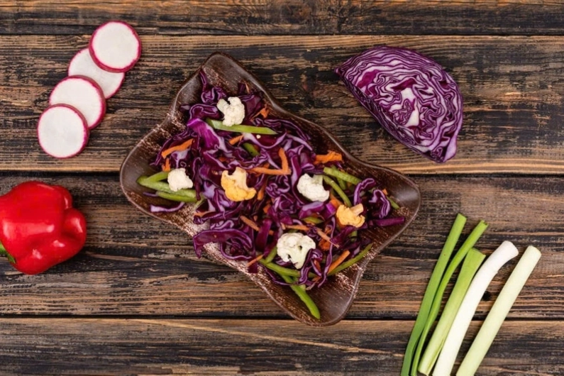 Hướng dẫn cách thực hiện món ăn salad bắp cải tím