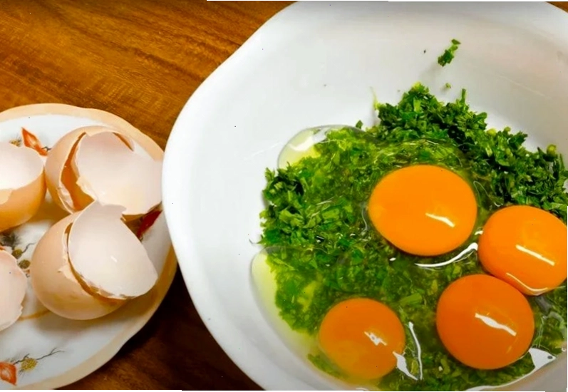 Kết hợp ngải cứu và trứng gà