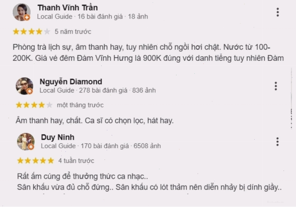 Khách hàng thưởng thức đồ uống và âm nhạc tại phòng trà