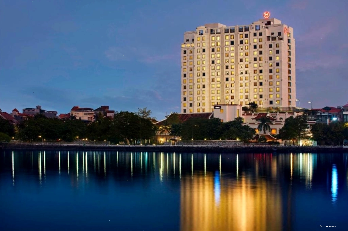 Khách sạn Sheraton Hà Nội bên bờ Hồ Tây