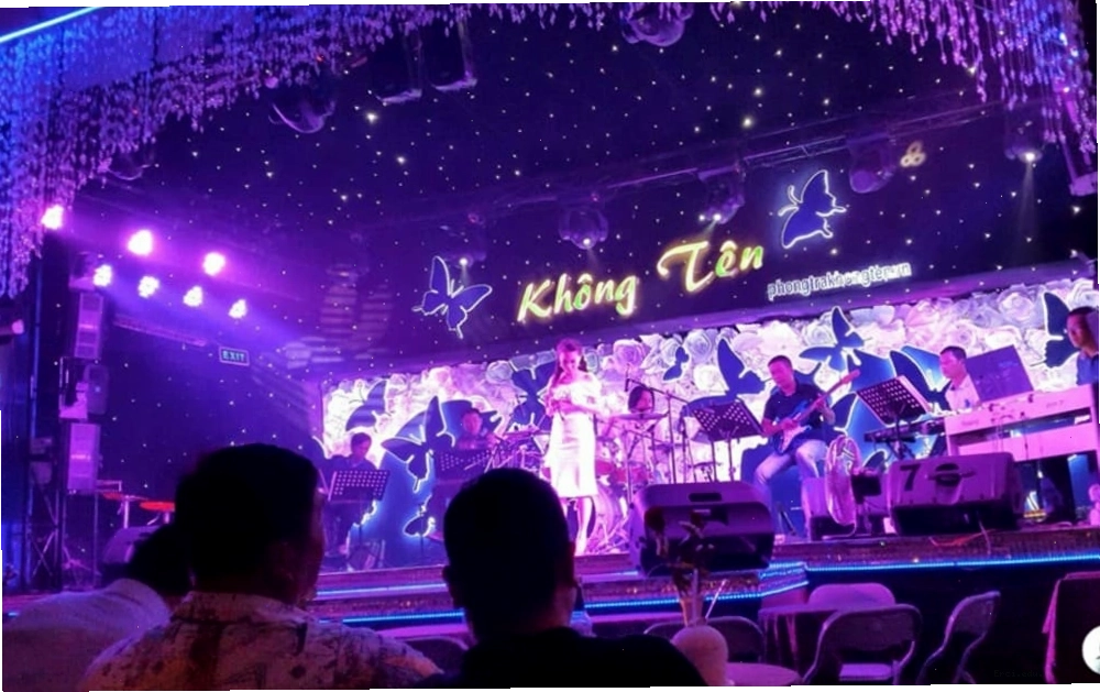 Không gian ấm cúng tại Phòng Trà Không Tên, một phòng trà lâu đời tại Quận 1