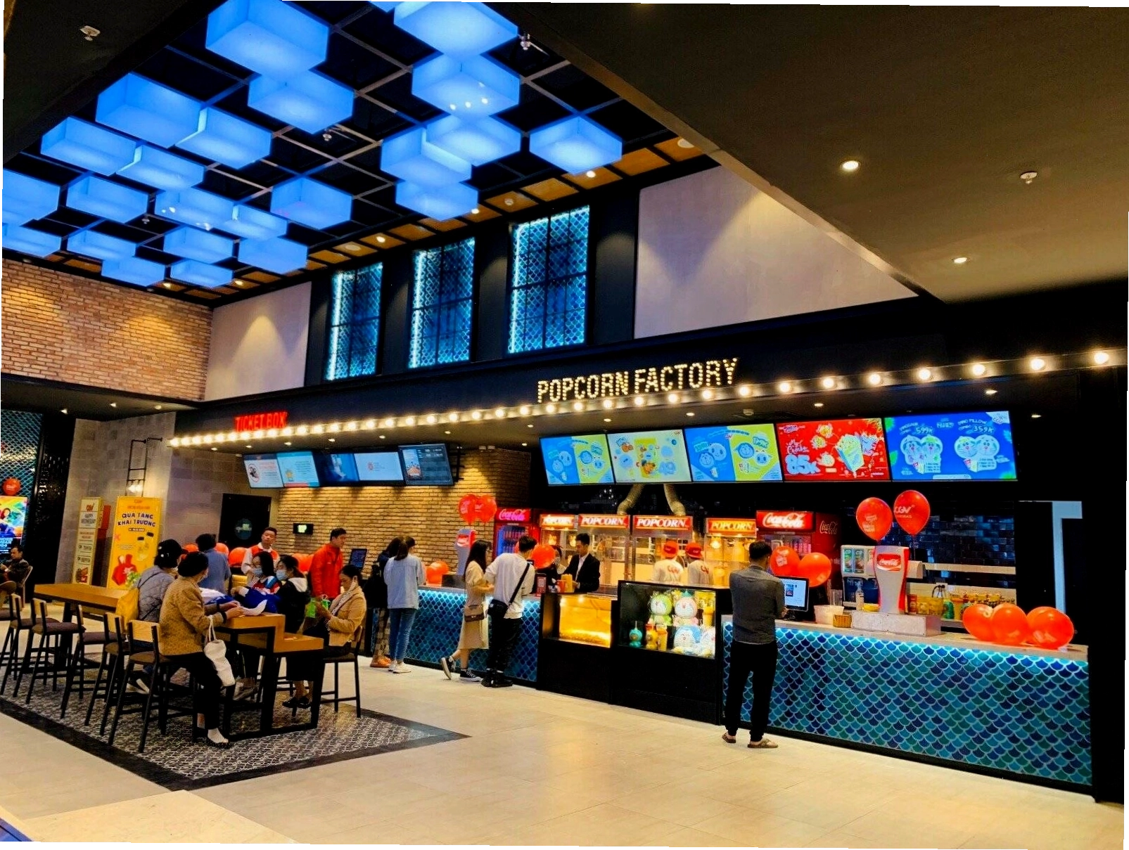 Không gian hiện đại bên trong một rạp chiếu phim multiplex