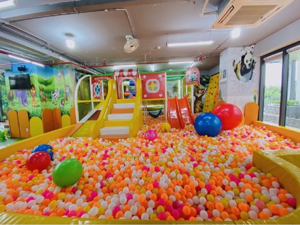 Khu vực nhà bóng tại Gogo Kids Cafe