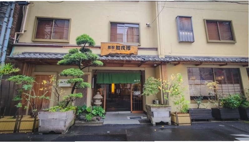 Khu vườn Nhật Bản yên tĩnh bên cạnh ryokan
