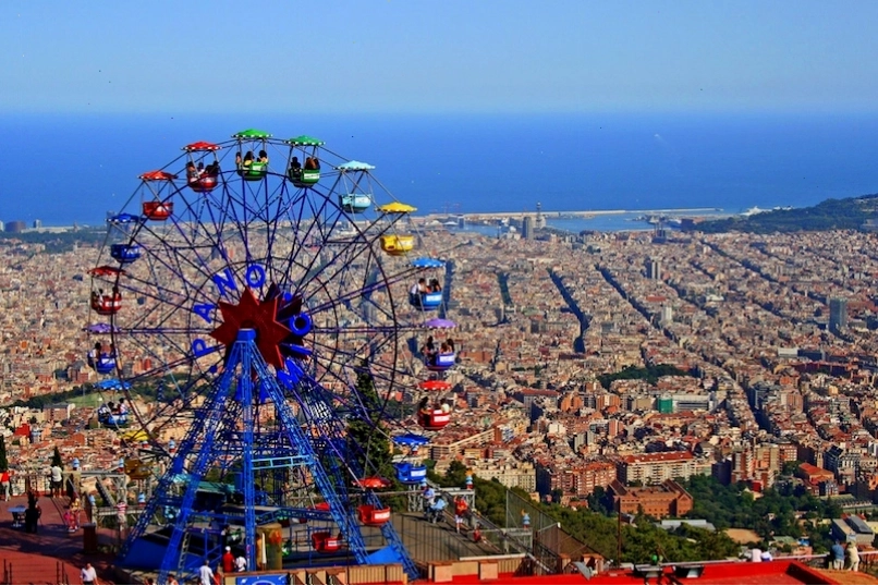 Khung cảnh thành phố Barcelona với kiến trúc đặc trưng