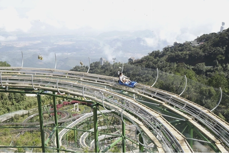 Máng trượt Alpine Coaster ngoài trời tại Bà Nà Hills