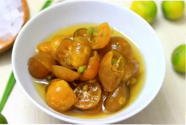 Mật ong chưng tắc giúp làm dịu cổ họng và tiêu đờm