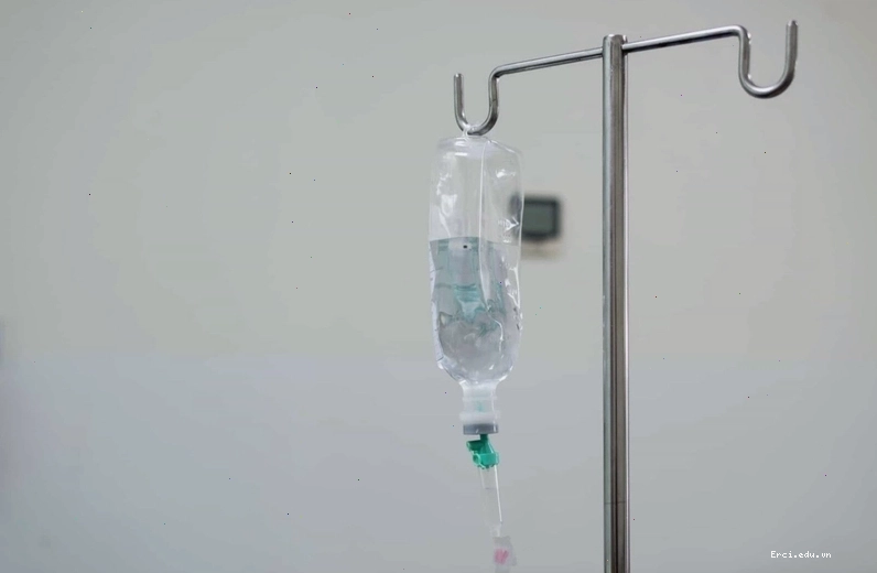 Minh họa về sự nguy hiểm của ngộ độc thuốc trừ sâu đối với sức khỏe con người