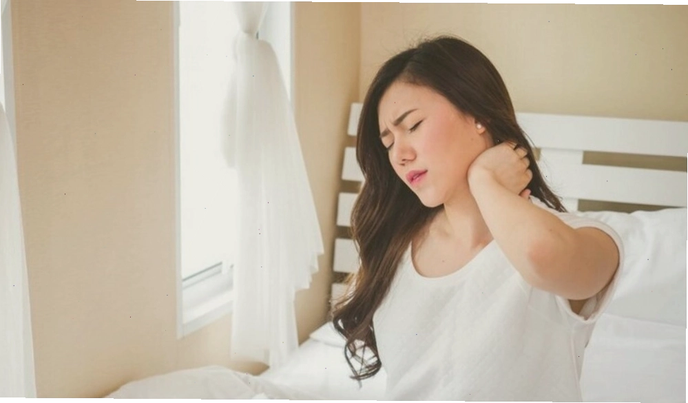Nằm ngủ không đúng tư thế là một trong những nguyên nhân chính gây vẹo cổ sau khi ngủ dậy