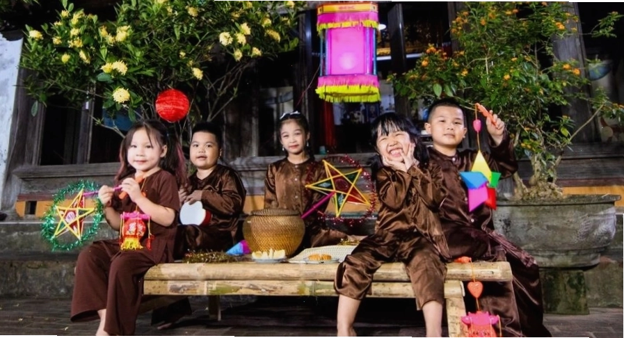 Nhiều món đồ chơi truyền thống Việt Nam sắc màu