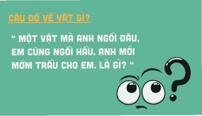 Nhóm bạn trẻ đang cười đùa khi giải câu đố