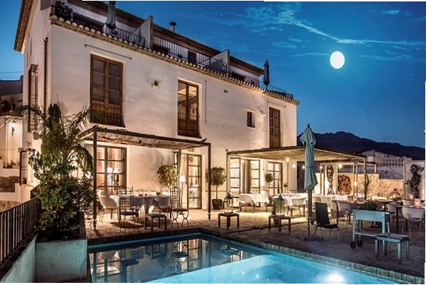 Nội thất sang trọng và ấm cúng bên trong boutique hotel