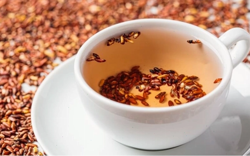 Nước gạo lứt rang giúp giảm cơn đau bụng đi ngoài