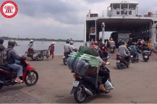 Phà chở hàng hóa và xe tải