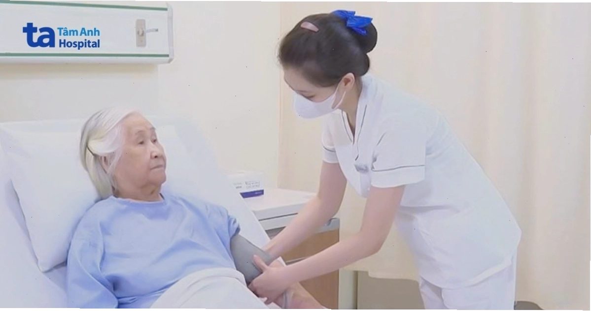 Phẫu thuật triệt căn ung thư đại tràng cho cụ bà 92 tuổi