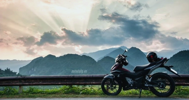Phượt thủ khám phá vẻ đẹp thiên nhiên hùng vĩ