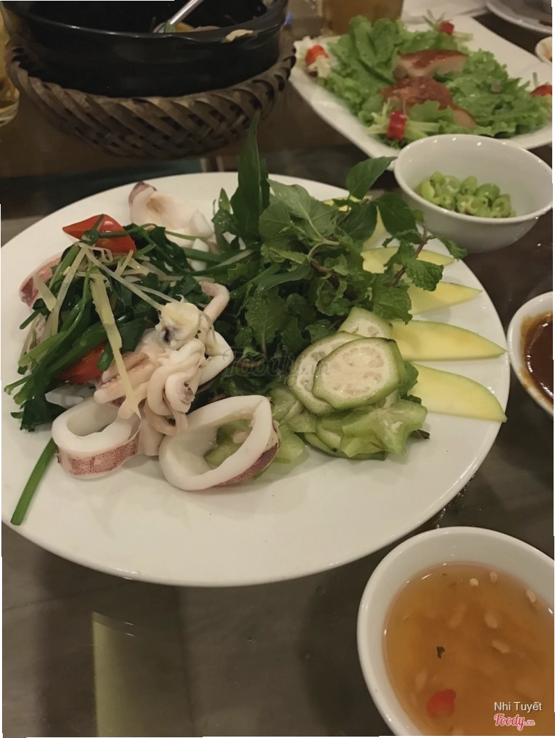 Quán nhậu đồng dao nhìn từ bên ngoài