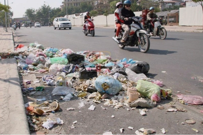 Rác thải sinh hoạt thu hút ruồi nhặng, nguồn lây bệnh