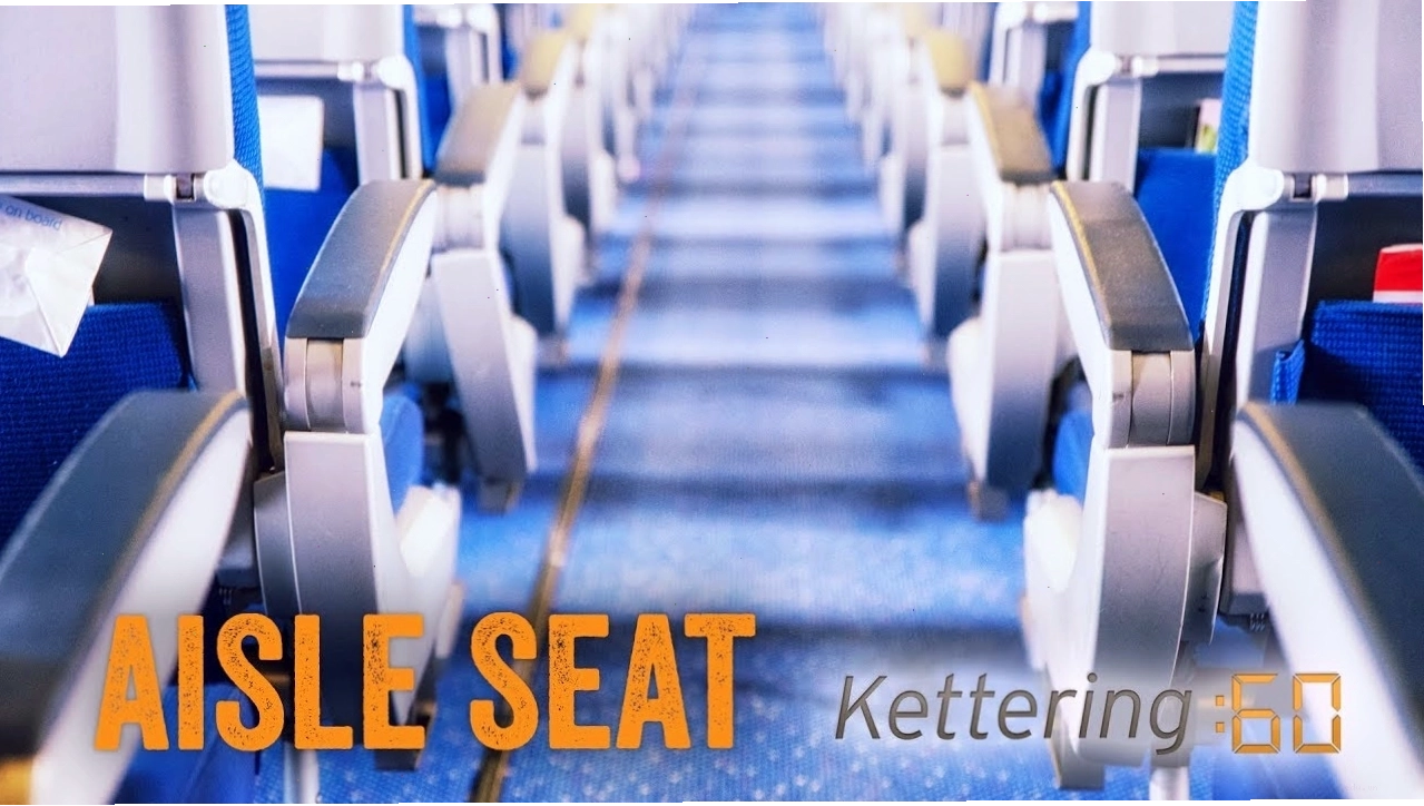 So sánh không gian giữa aisle seat và middle seat