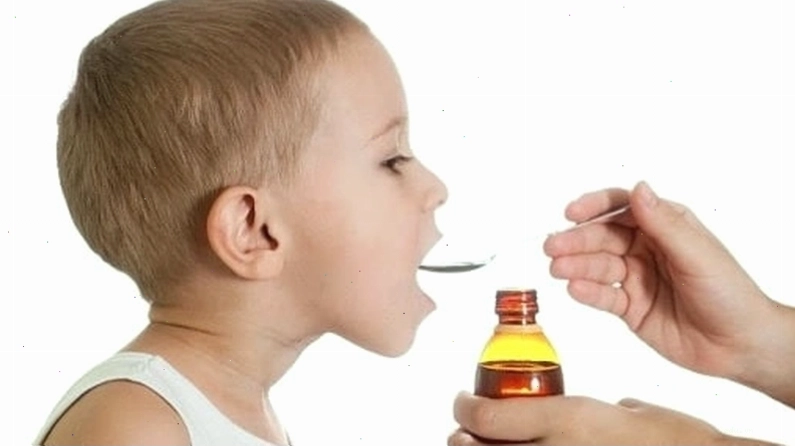 Sử dụng mật ong ấm để làm dịu cơn ho cho trẻ