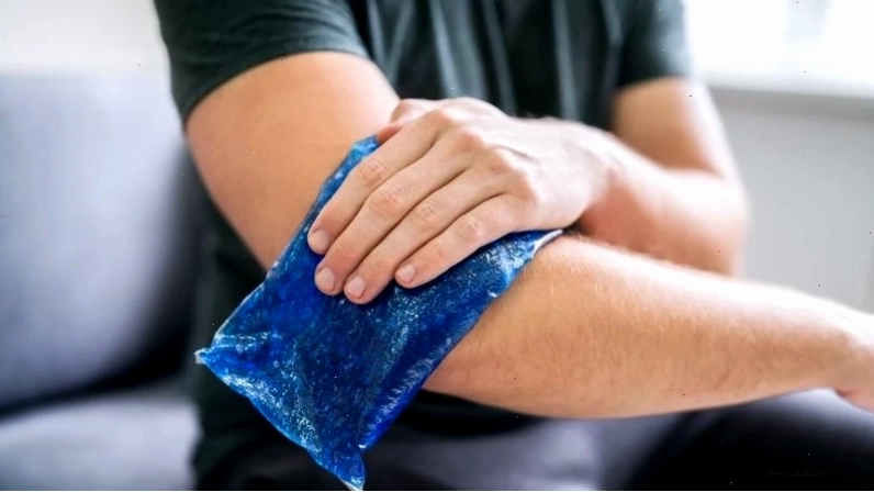 Tắm nước ấm với bột yến mạch là một cách giảm ngứa hiệu quả