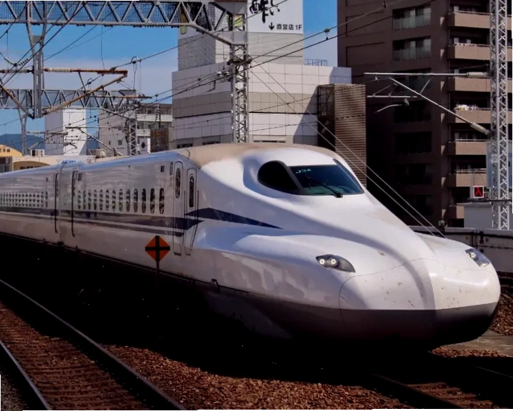 Tàu Shinkansen dòng Hikari với màu sắc đặc trưng