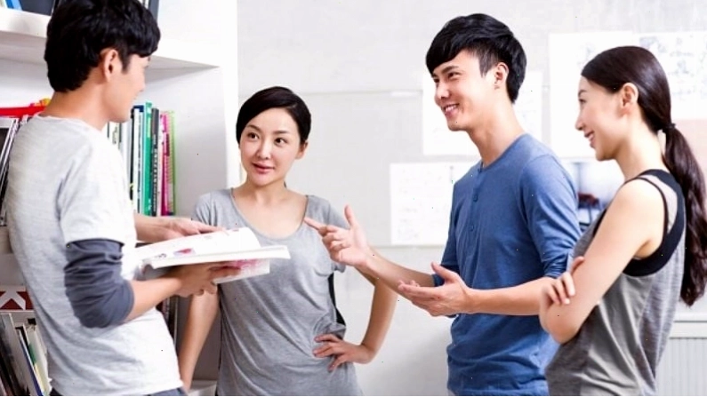 Thay vì sử dụng điện thoại, nói chuyện hoặc giao tiếp trực tiếp với bạn bèp với bạn bè và gia đình có thể giúp cải thiện