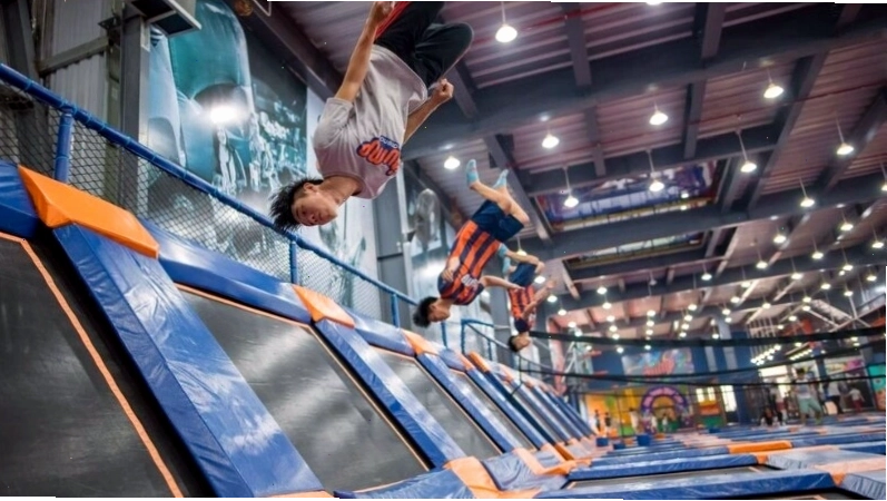Thử sức ở hoạt động thể lực cùng bạn bè tại Jump Arena