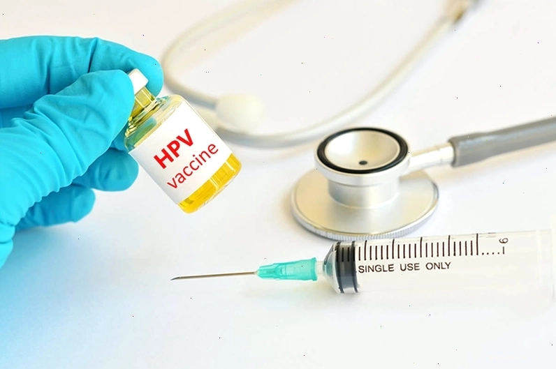 Tiêm phòng vắc xin HPV để ngăn ngừa sùi mào gà