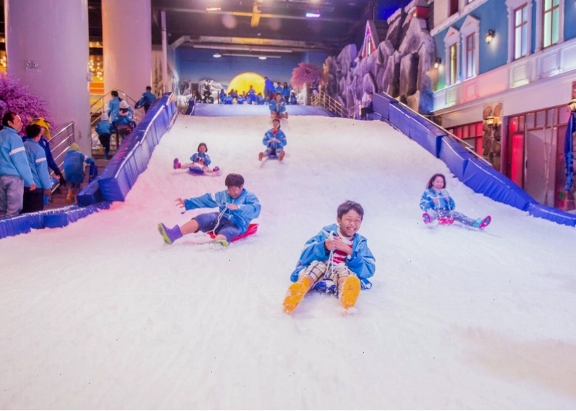 Trải nghiệm trượt tuyết tại Snow Town Sài Gòn, Quận 2