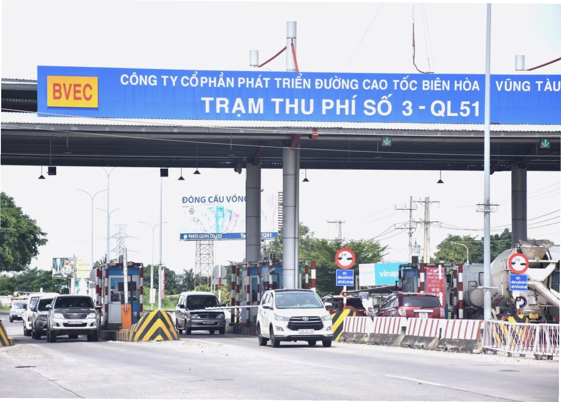 Trạm thu phí một dừng áp dụng làn hỗn hợp
