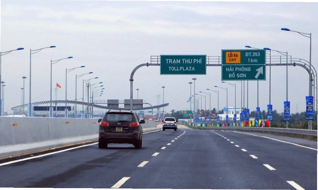 Trạm thu phí trên đường cao tốc, nơi người lái xe trả phí lưu thông