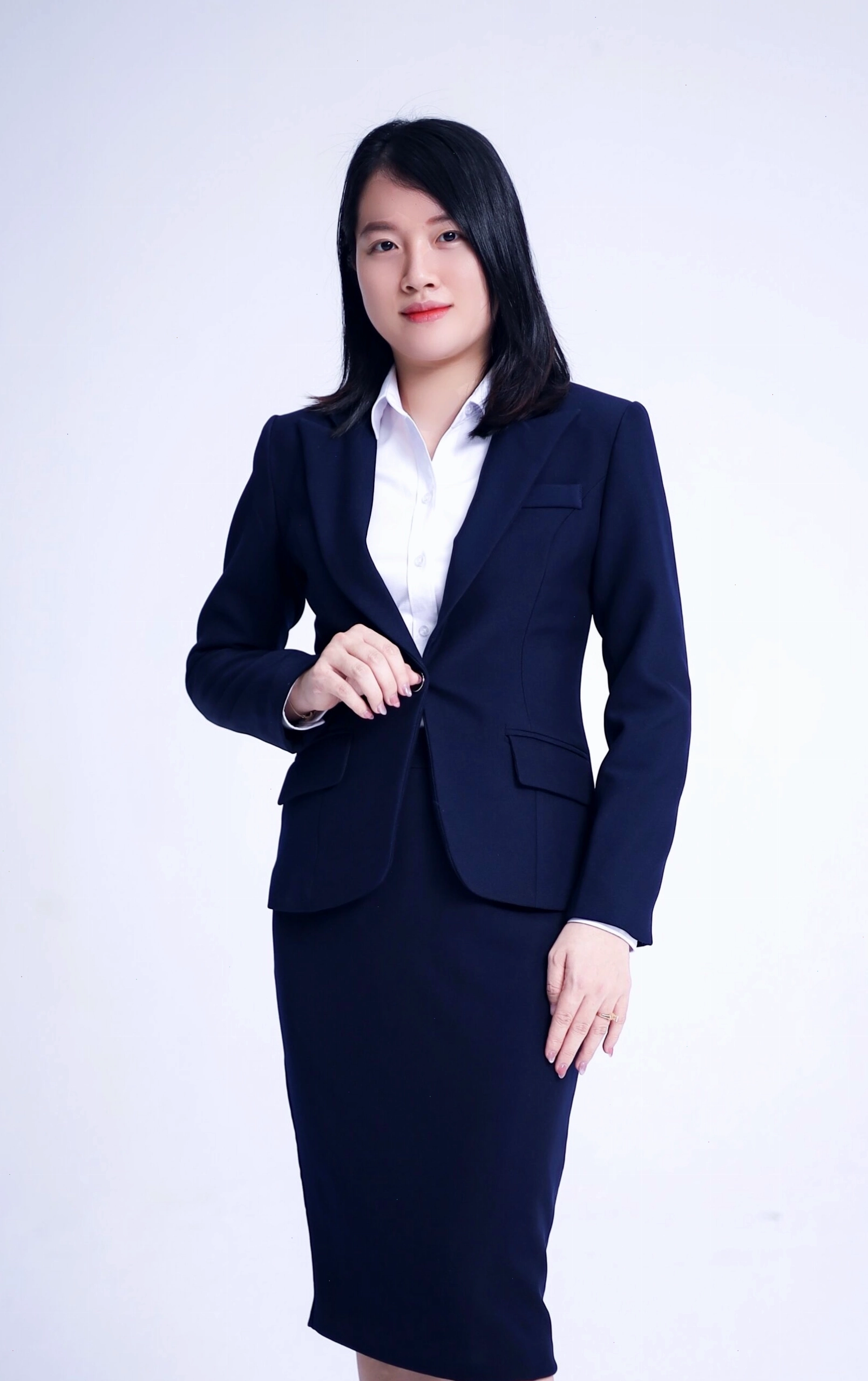Trần Thị Minh Hà trình bày về các mô hình nhà nước trên thế giới
