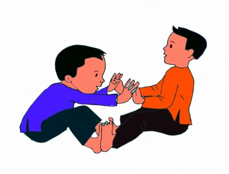 Trẻ em hào hứng tham gia trò chơi với bài đồng dao Chi chi chành chành