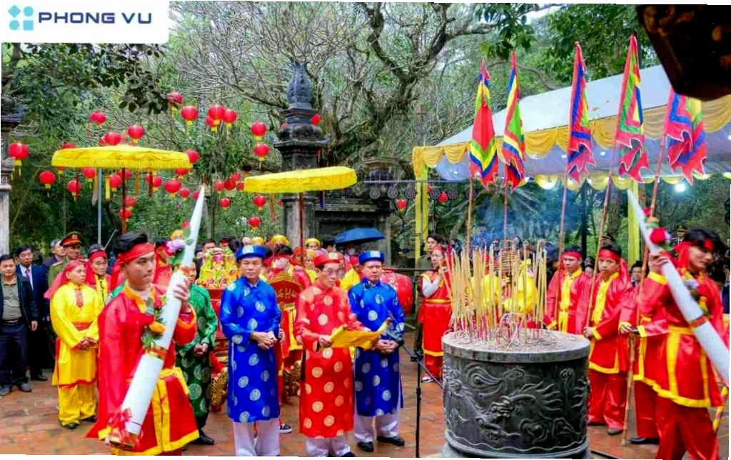 Trẻ em tham gia hoạt động văn nghệ ngày Tết