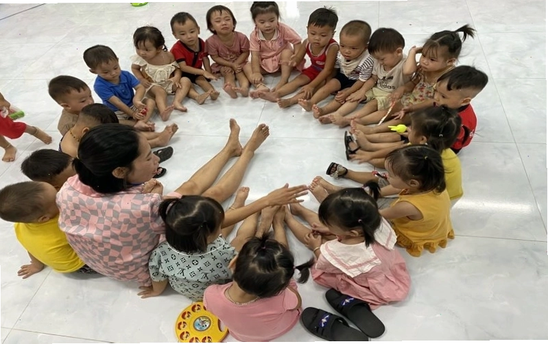 Trẻ em tham gia trò chơi Nu na nu nống