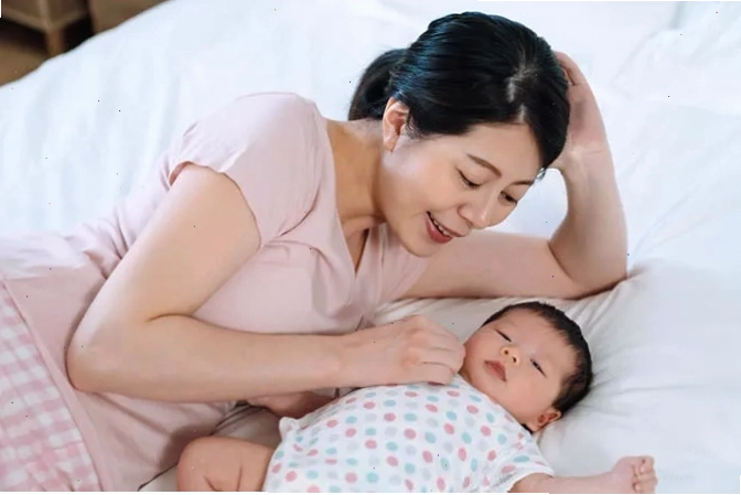 Trẻ em thích thú đọc đồng dao về các loài hoa