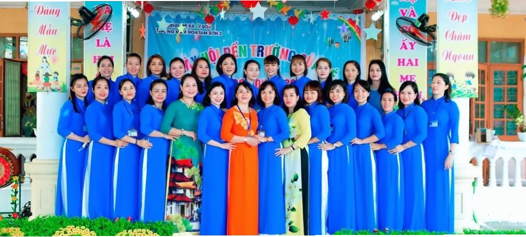 Trẻ em vui chơi với trò chơi xúc xắc xúc xẻ