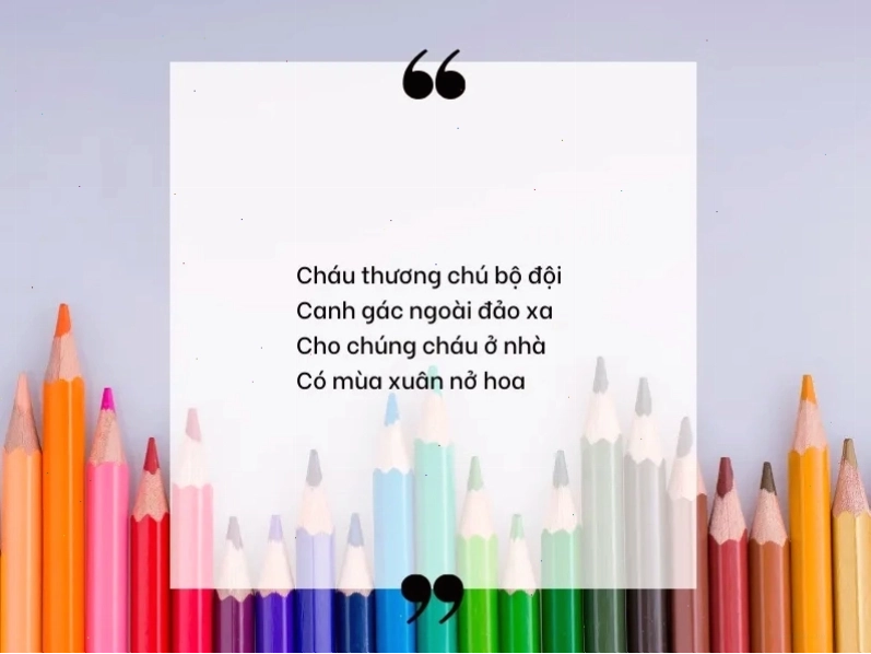 Trẻ mầm non đang hào hứng với bài đồng dao về chú bộ đội